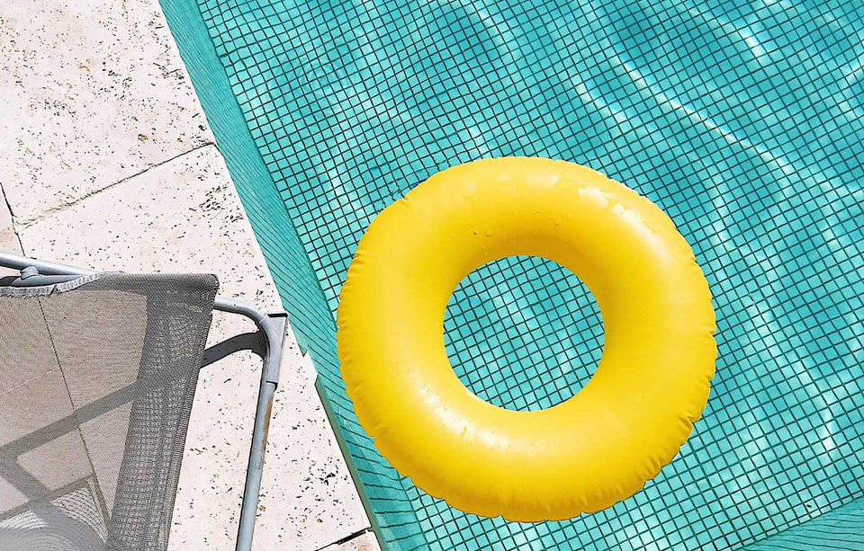 How to protect your blonde hair from turning green in the pool