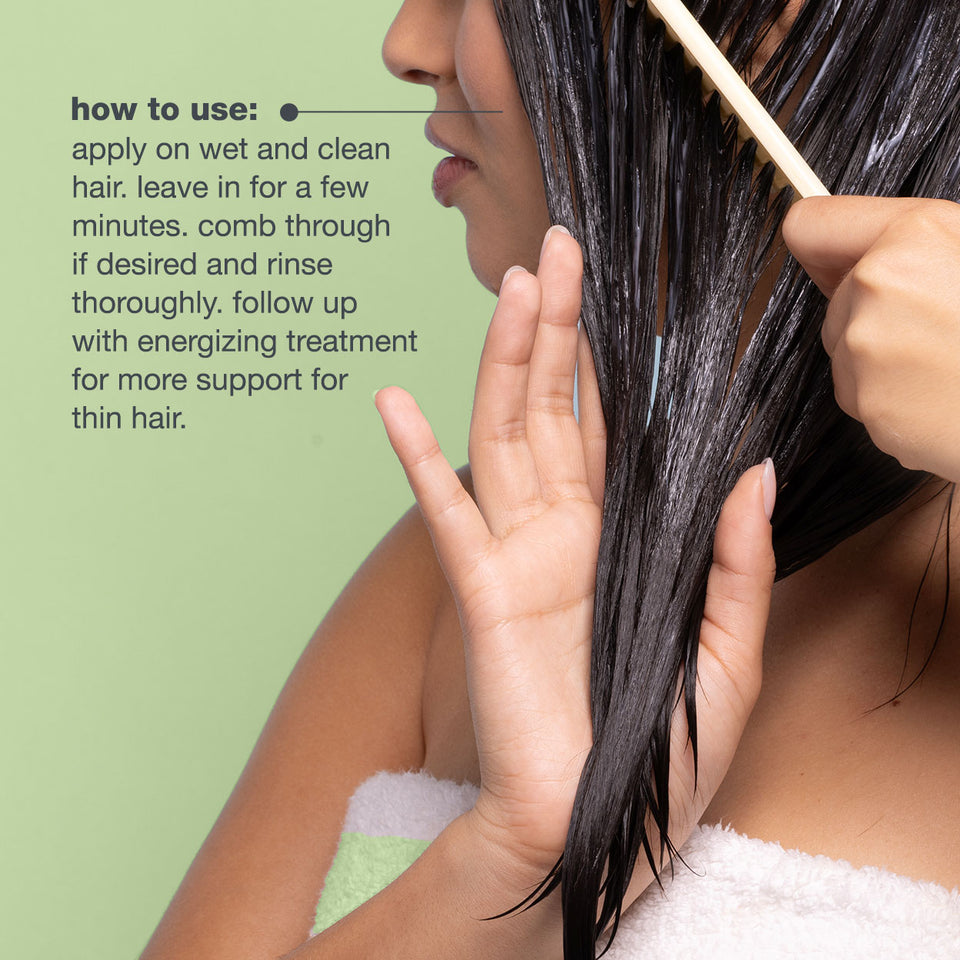milk-shake-energizing-blend-conditioner-use-2